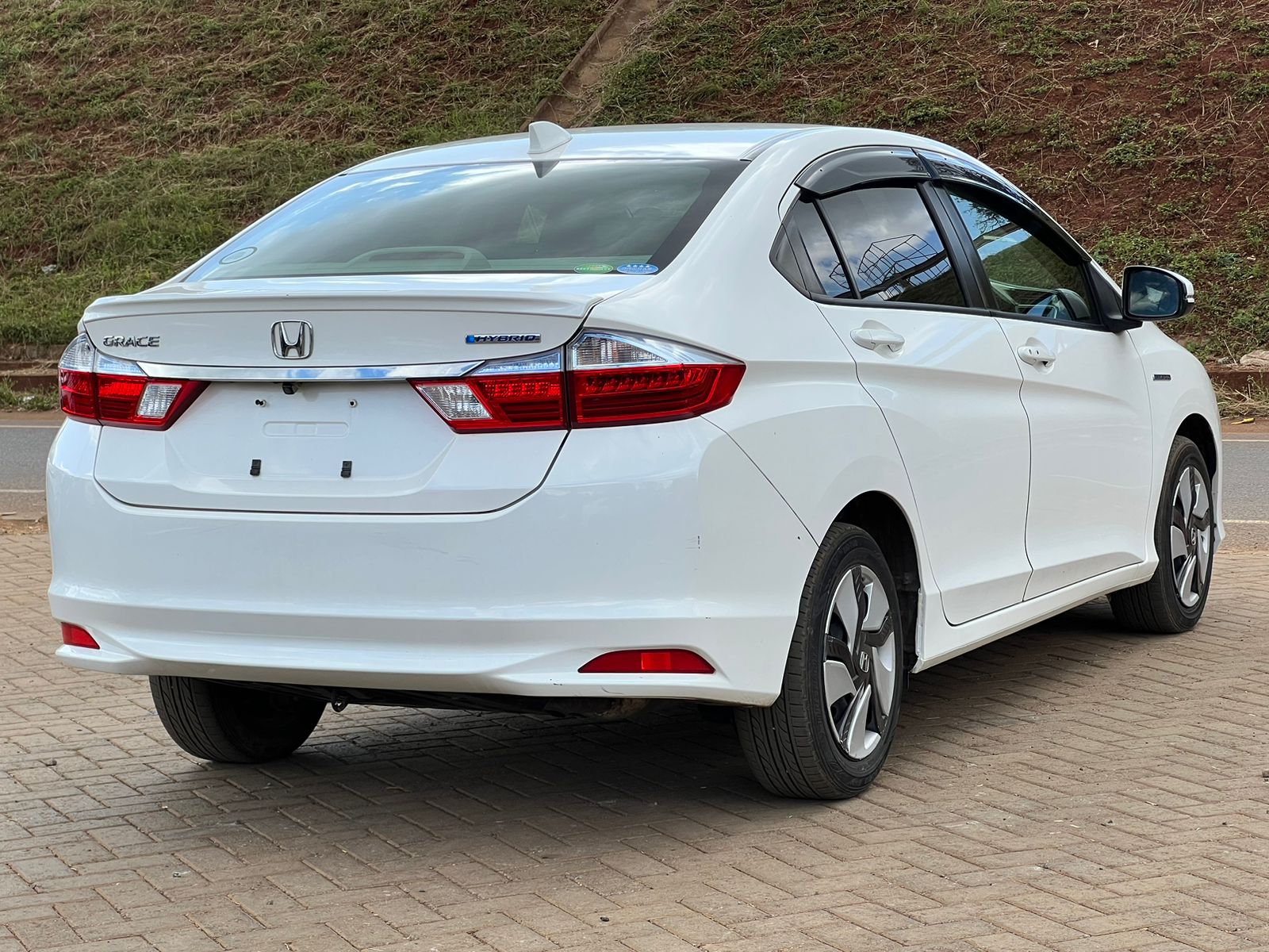 Honda Grace Hybrid